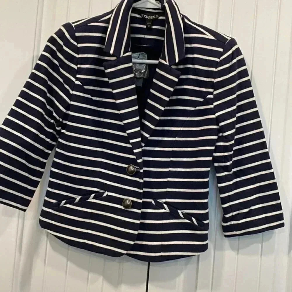 Express Jacket - Picture 2 of 8